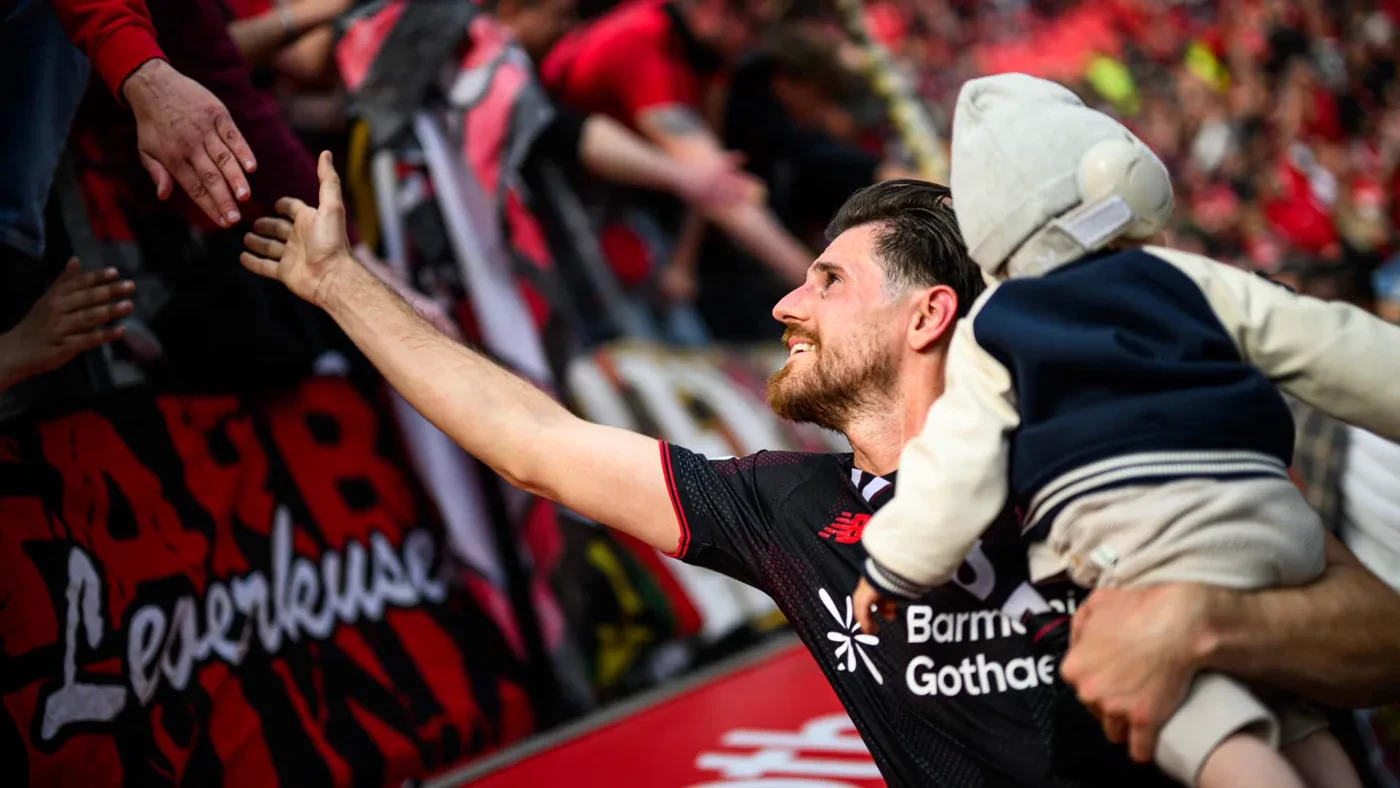 Jonas Hofmann giao lưu với người hâm mộ Bayer Leverkusen